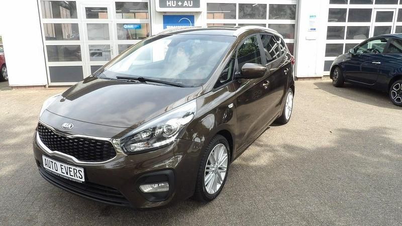 Braun Gebraucht 2017 Kia Carens DREAM-TEAM Edition Van / Kleinbus | 10.300 € (Fairer Preis) - Bild 1/4