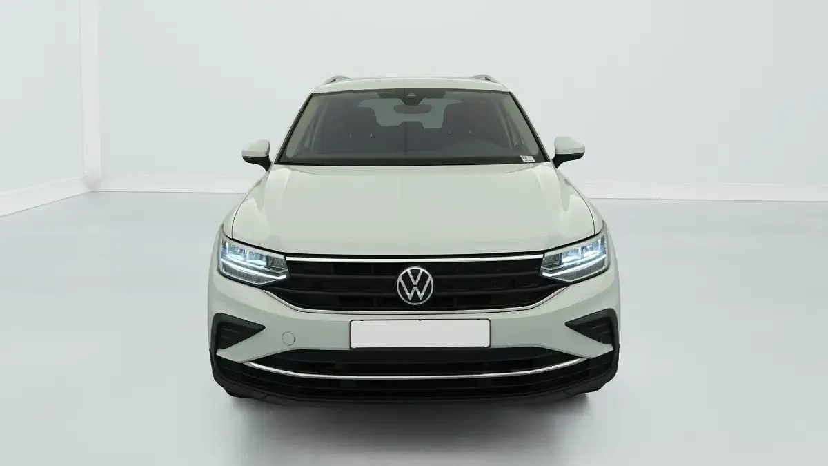 Gebraucht VW Tiguan Active 129 PS (94 kW) 2023 (blanc pur) SUV