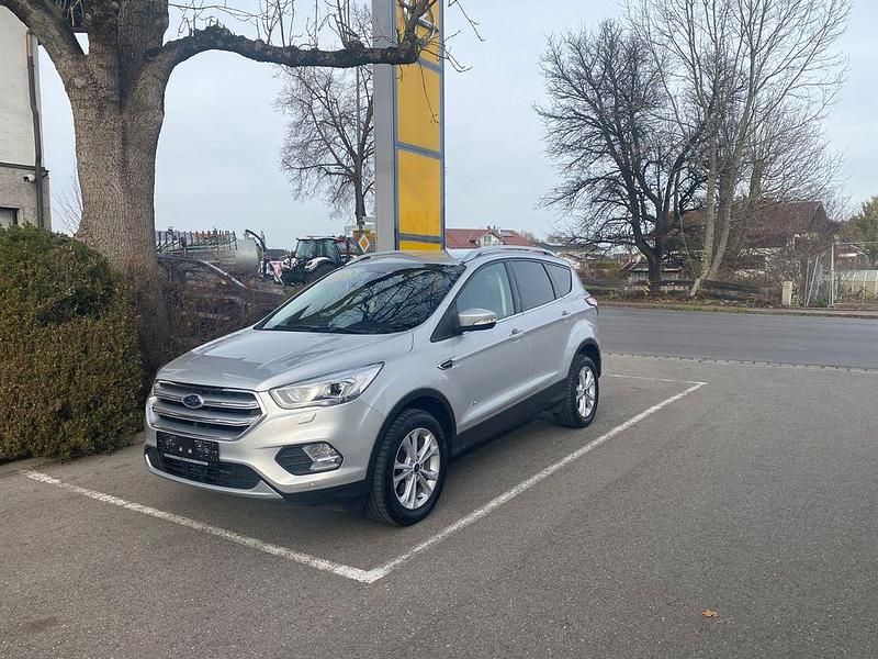 Gebraucht Ford Kuga Titanium 150 PS (110 kW) 2017 Silber SUV