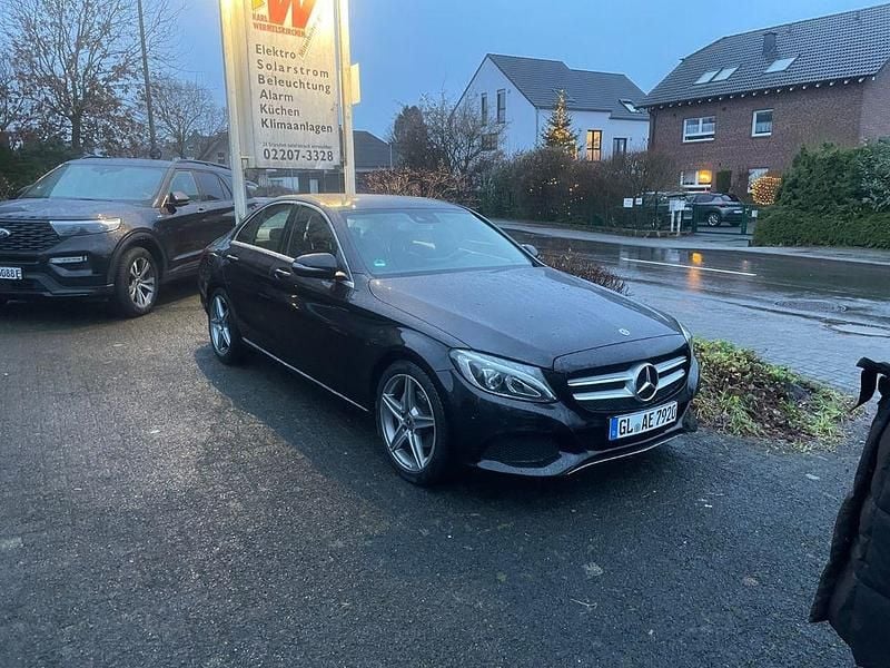Schwarz Gebraucht 2018 Mercedes C180 Limousine | 22.400 € (Guter Preis) - Bild 1/4