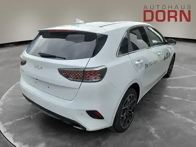 Gebraucht Kia Ceed 101 PS (74 kW) 2024 Weiß Kleinwagen