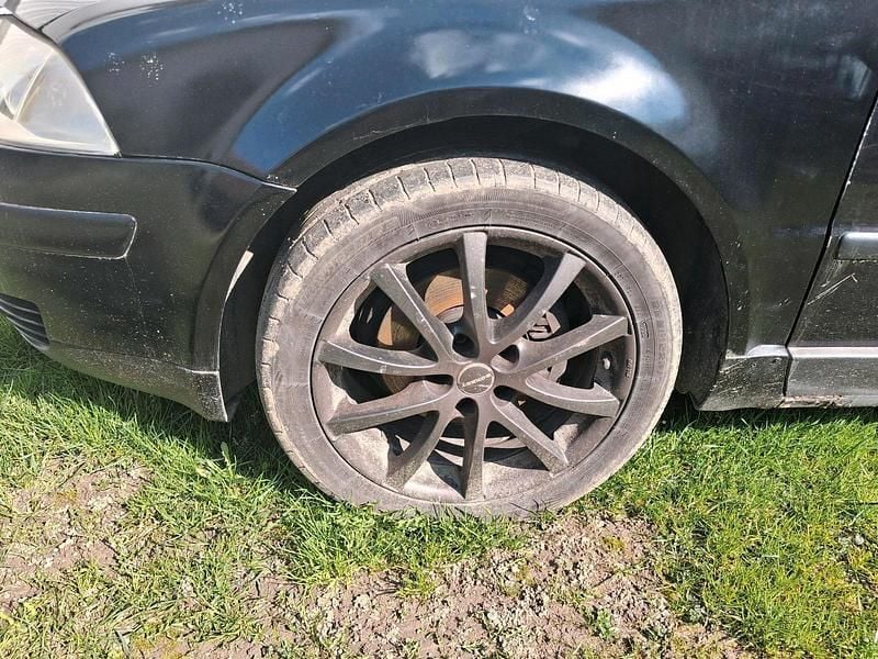 Gebraucht VW Passat 131 PS (96 kW) 2004 Schwarz Kombi