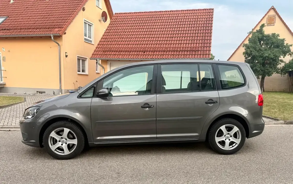 Gebraucht VW Touran 140 PS (102 kW) 2011 Grau Van / Kleinbus