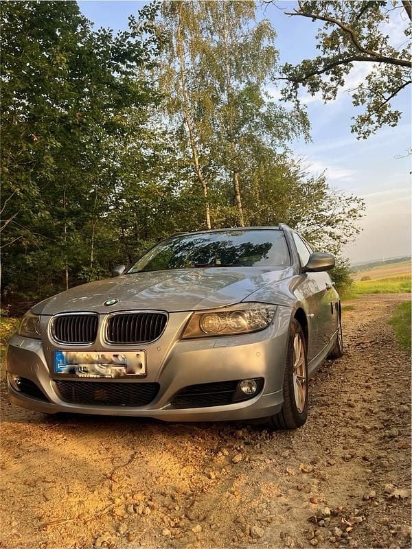 Silber Gebraucht 2011 BMW 320 Kombi | 4.500 € (Superpreis) - Bild 1/4