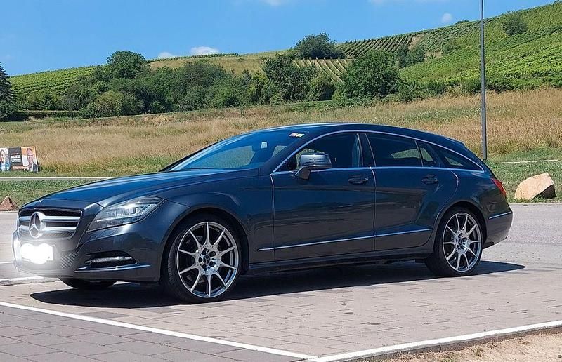 Grau Gebraucht 2014 Mercedes CLS350 Shooting Brake Kombi | 16.700 € (Guter Preis) - Bild 1/4