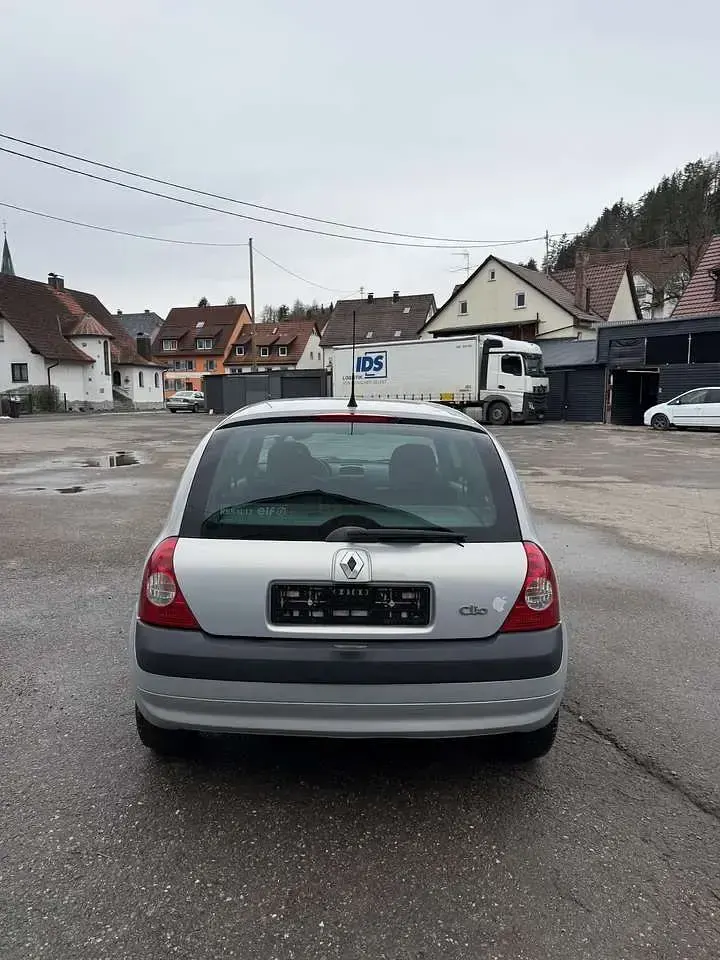 Gebraucht Renault Clio 75 PS (55 kW) 2001 Limousine