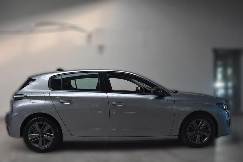 Grau metallic Gebraucht 2023 Peugeot 308 Active | 19.280 € (Superpreis) - Bild 1/4