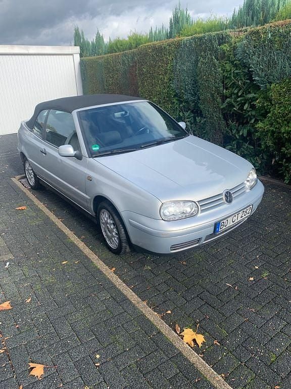 Silber Gebraucht 1999 VW Golf Cabriolet Highline Cabrio | 4.990 € (Etwas zu teuer) - Bild 1/4