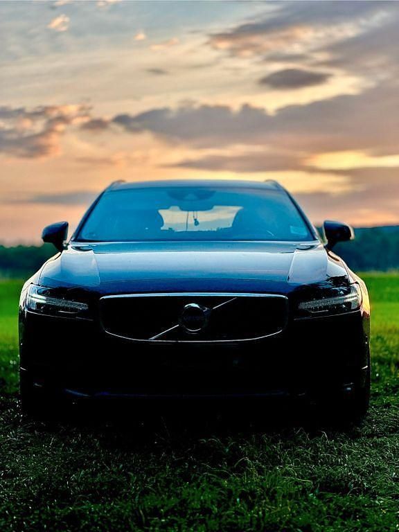 Schwarz Gebraucht 2018 Volvo V90 Momentum Kombi | 18.500 € (Guter Preis) - Bild 1/4