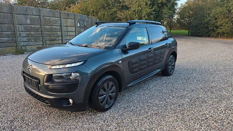 Grau Gebraucht 2016 Citroën C4 Cactus Feel Kleinwagen | 3.990 € (Superpreis) - Bild 1/4