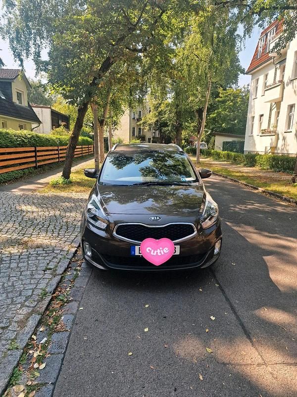 Braun Gebraucht 2016 Kia Carens Van / Kleinbus | 11.200 € (Fairer Preis) - Bild 1/4