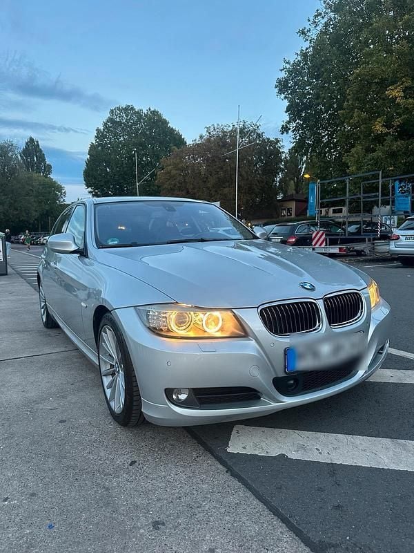 Silber Gebraucht 2008 BMW 330 Limousine | 7.000 € (Fairer Preis) - Bild 1/4