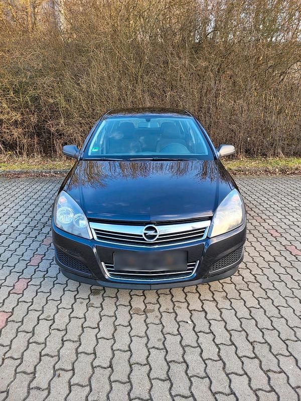 Używany Opel Astra 116 KM (85 kW) 2009 Czarny Sedan/Limuzyna