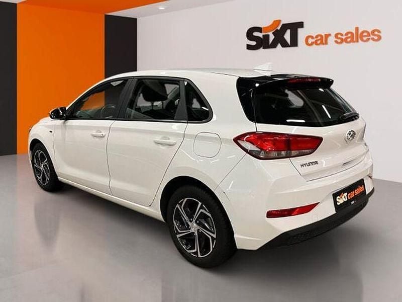 Gebraucht Hyundai i30 Select 120 PS (88 kW) 2023 Weiß Limousine