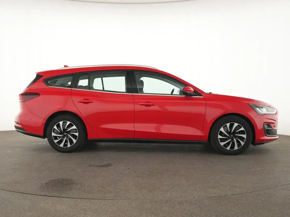 Brugt Ford Focus Titanium 116 HK (85 kW) 2023 Rød Sedan