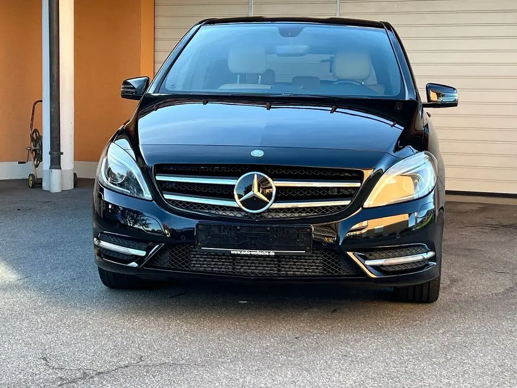 Gebraucht Mercedes B200 Sport 156 PS (114 kW) 2011 Schwarz Kleinwagen