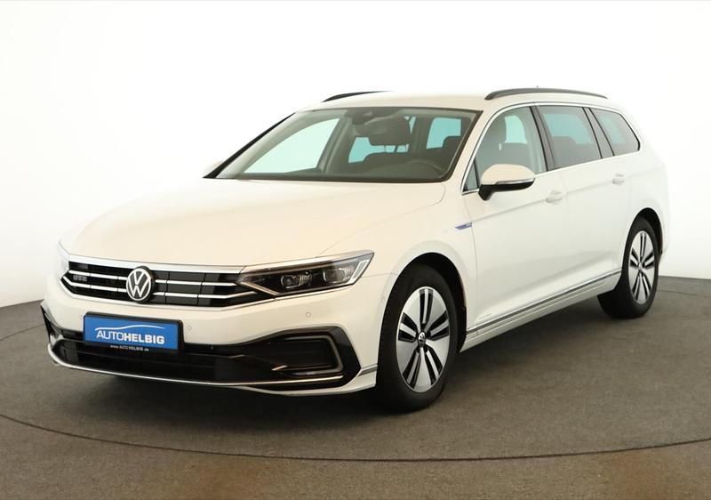 Pure white Gebraucht 2021 VW Passat GTE Kombi | 20.380 € (Guter Preis) - Bild 1/4