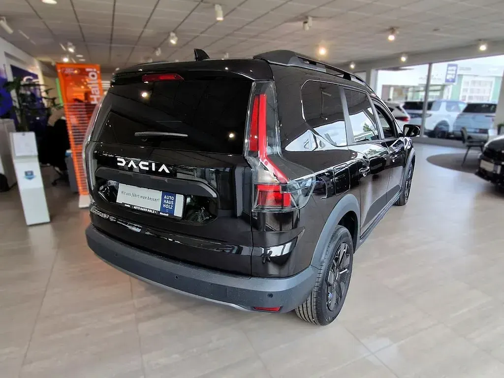 Neu Dacia Jogger Comfort 110 PS (80 kW) 2026 Grau Van / Kleinbus