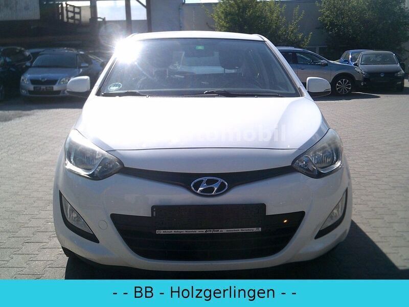 Weiß Gebraucht 2013 Hyundai i20 Limousine | 2.999 € (Fairer Preis) - Bild 1/4