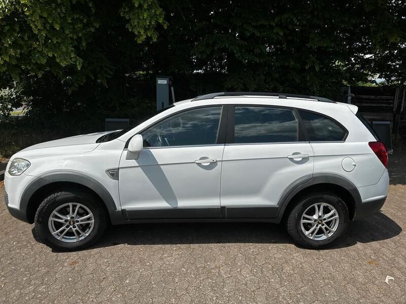 Weiß Gebraucht 2011 Chevrolet Captiva SUV | 4.500 € - Bild 1/4