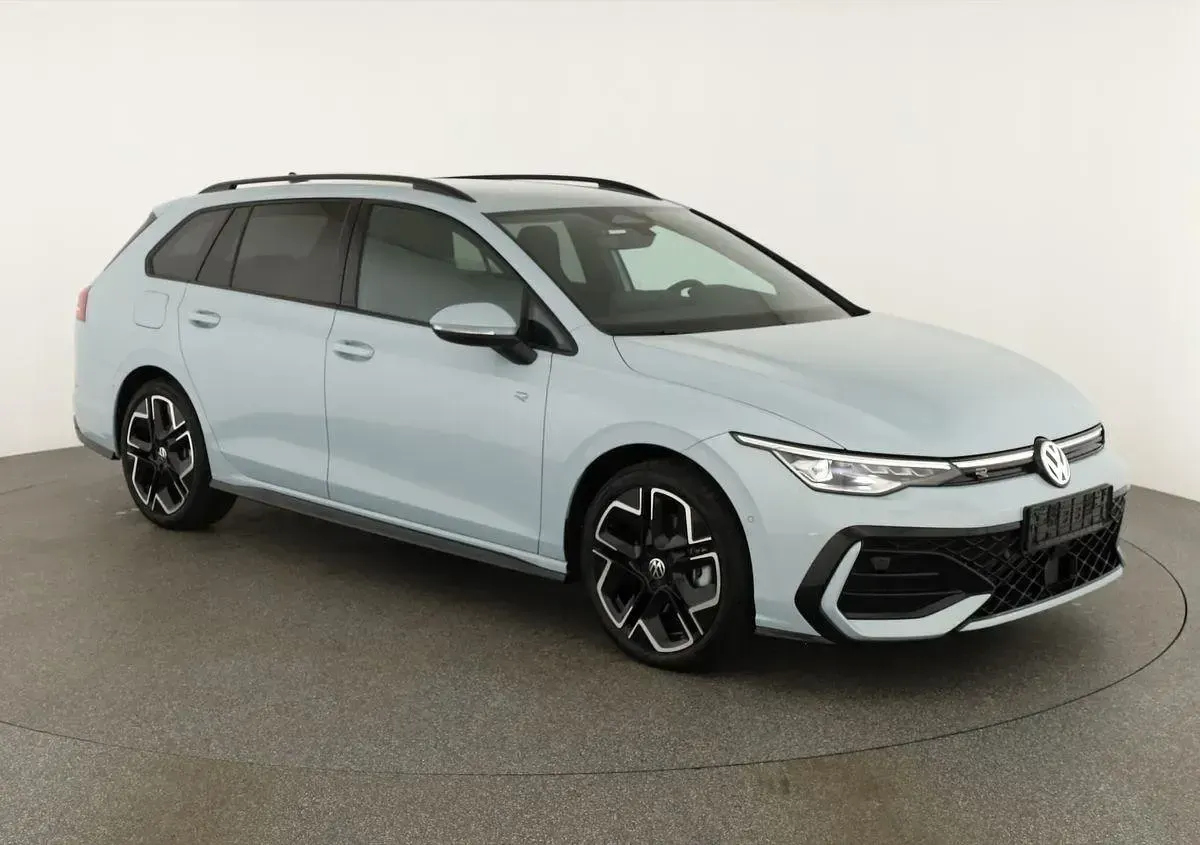 Neu VW Golf VIII R-line 204 PS (150 kW) 2026 Crystal blue metallic Kombi