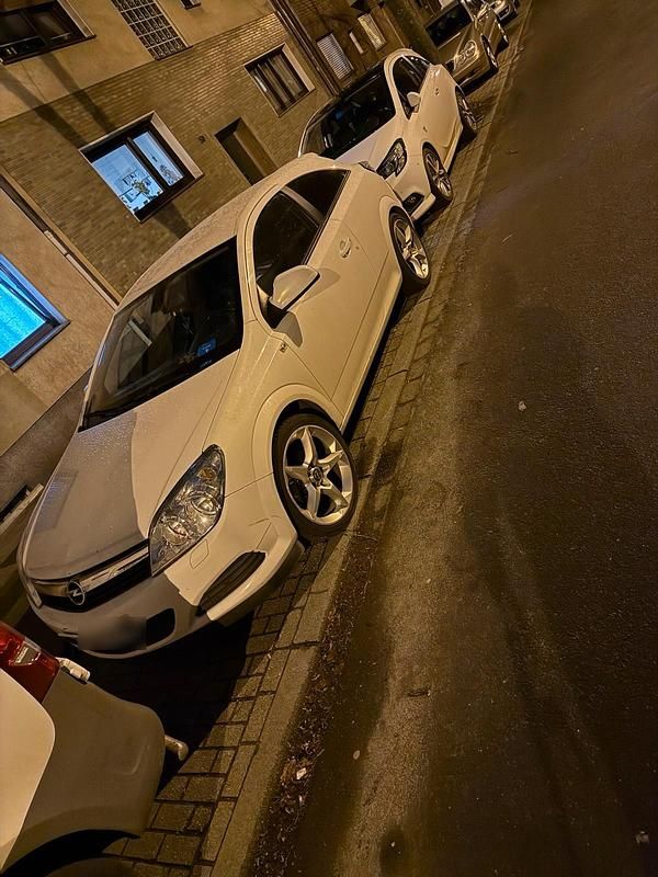 Gebraucht Opel Astra GTC 140 PS (102 kW) 2009 Weiß Coupé