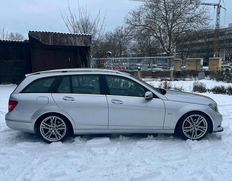 Gebraucht Mercedes 220 170 PS (125 kW) 2011 Silber Kombi