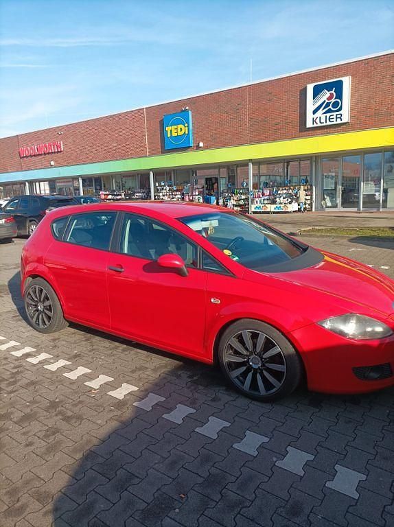 Rot Gebraucht 2007 Seat Leon Sport Limousine | 3.200 € (Fairer Preis) - Bild 1/4