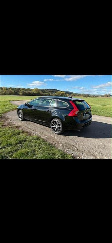 Second-hand Volvo V60 150 CP (110 kW) 2016 Negru Break