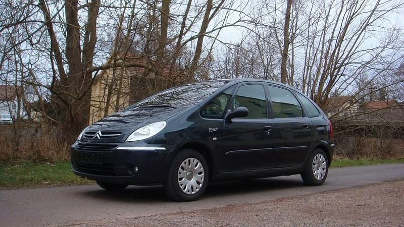 Grau Gebraucht 2007 Citroën Xsara Picasso Style Van / Kleinbus | 2.490 € (Fairer Preis) - Bild 1/4