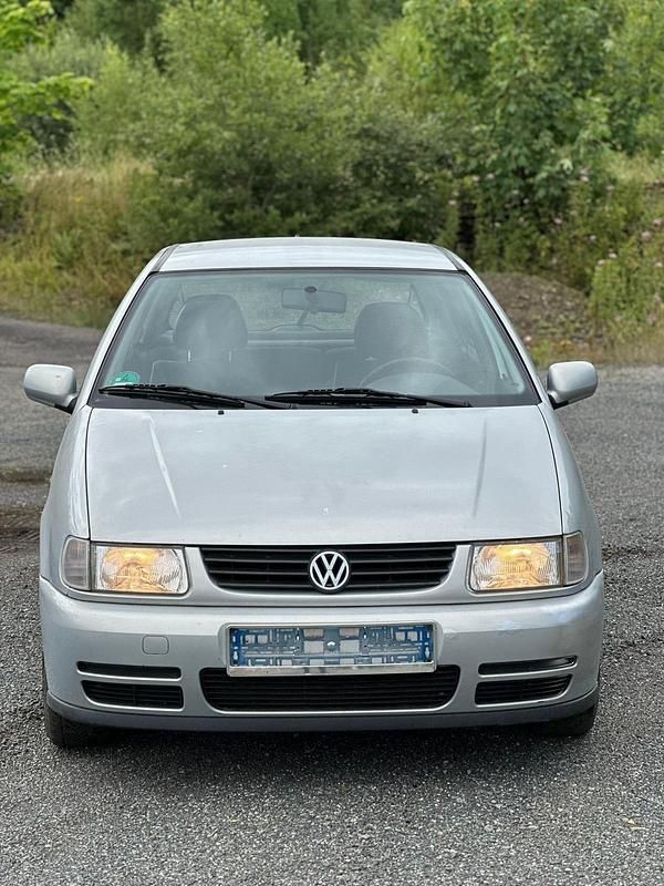 Grau Gebraucht 1999 VW Polo Kleinwagen | 649 € (Superpreis) - Bild 1/4