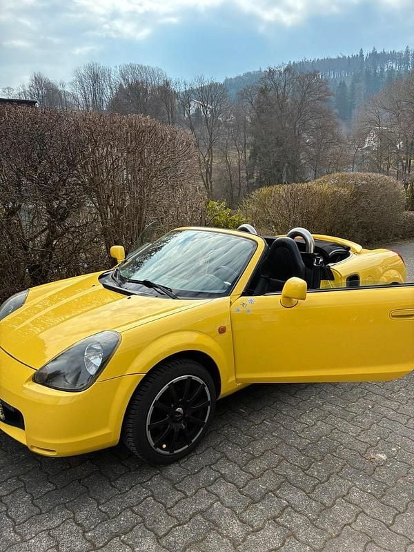 Gebraucht Toyota MR2 140 PS (102 kW) 2001 Gelb Cabrio