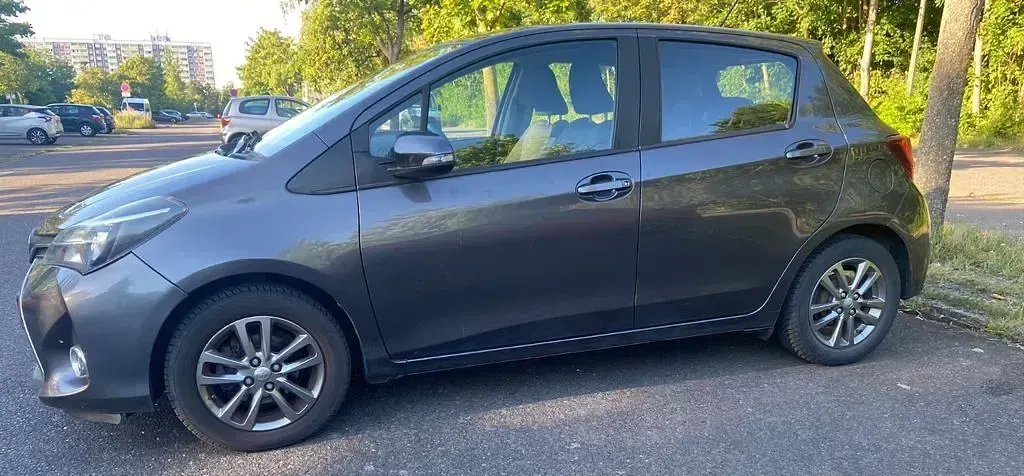 Gebraucht Toyota Yaris Comfort 99 PS (72 kW) 2015 Grau Kleinwagen