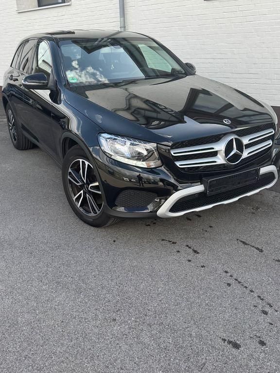 Schwarz Gebraucht 2017 Mercedes GLC220 SUV | 24.100 € (Superpreis) - Bild 1/4