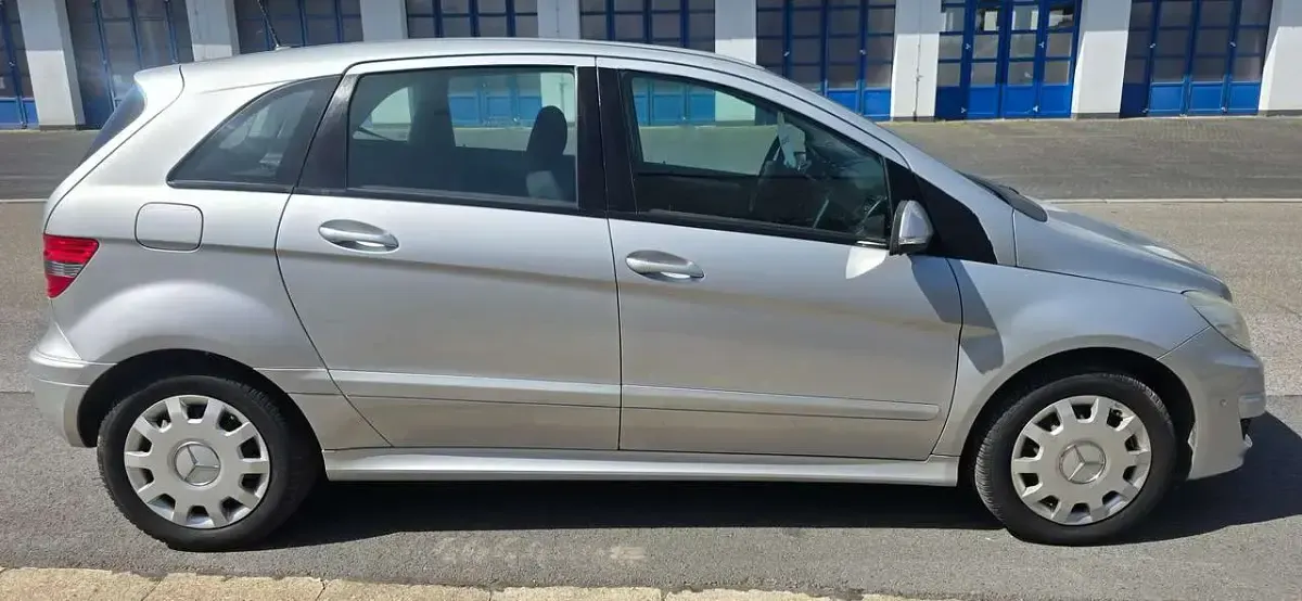 Gebraucht Mercedes B200 136 PS (100 kW) 2009 Polarsilber  metalliclack Van / Kleinbus