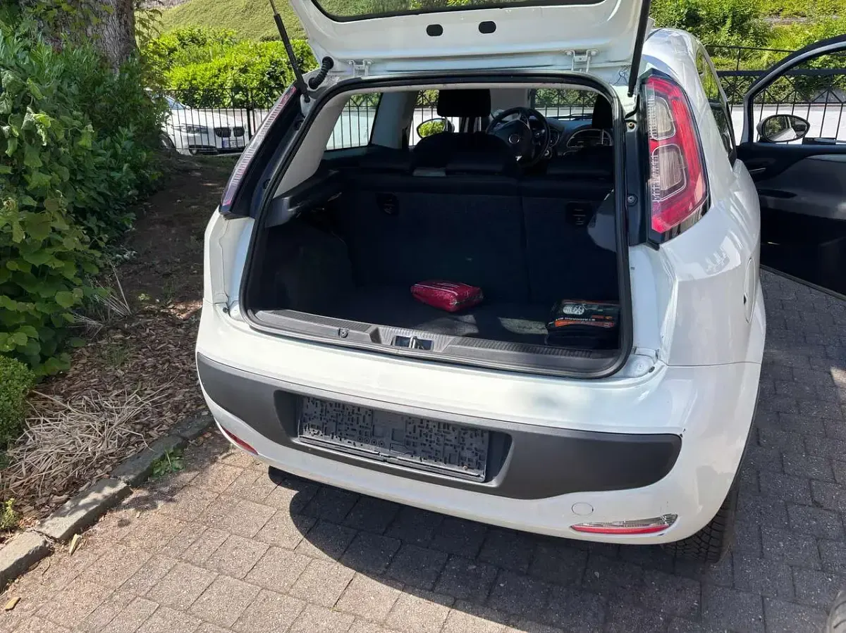 Gebraucht Fiat Punto Dynamic 77 PS (56 kW) 2011 Colore esterno (bianco divino) Kleinwagen