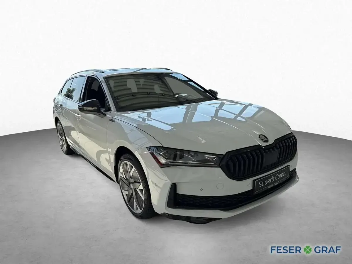 Neu Skoda Superb SportLine 265 PS (194 kW) 2026 Kristallweiß uni Kombi