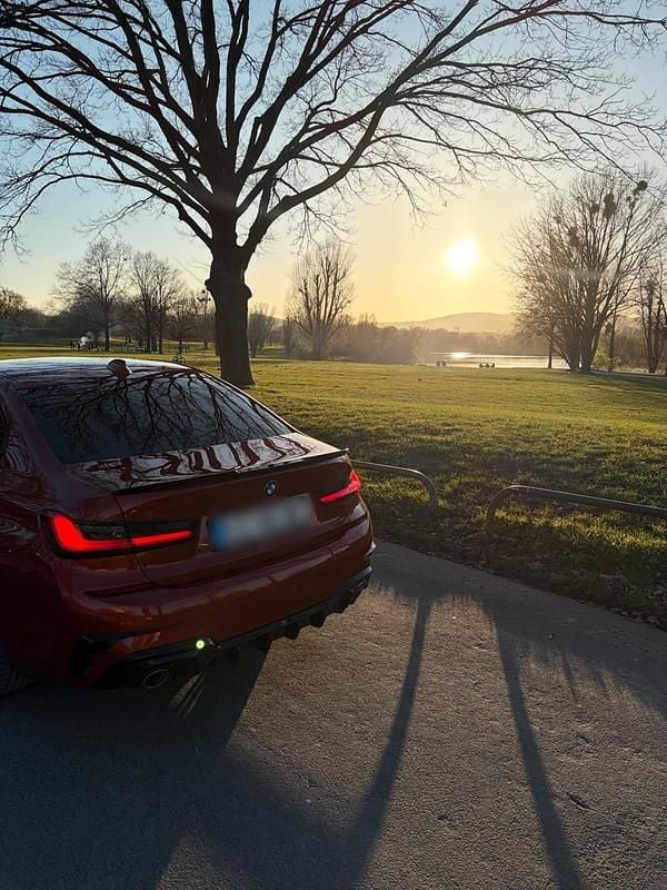 Second-hand BMW 330 Performance 258 CP (189 kW) 2019 Portocaliu Berlinǎ