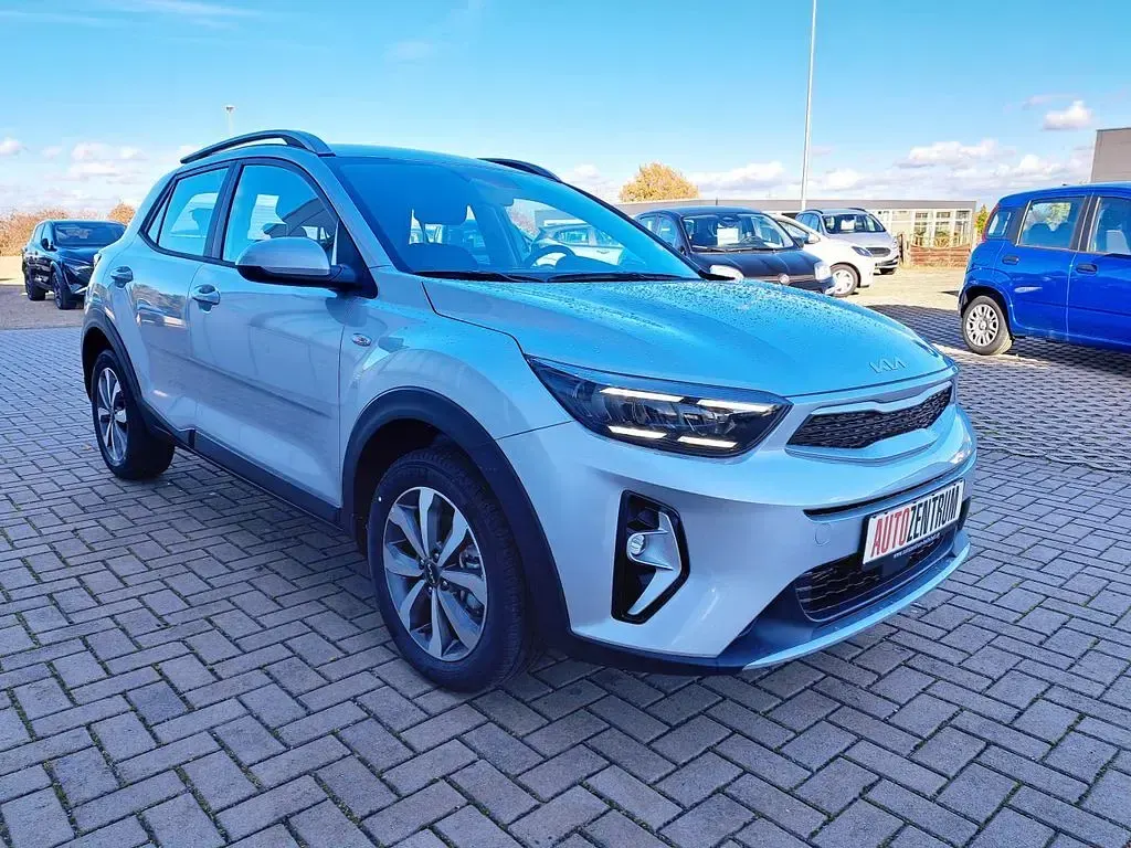 Neu Kia Stonic 101 PS (74 kW) 2025 Silber SUV