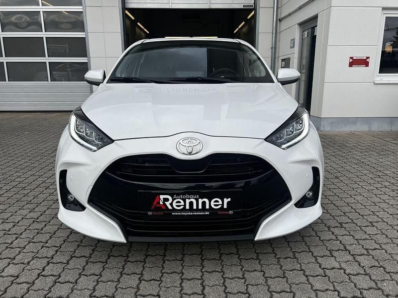 Weiß Neu 2025 Toyota Yaris Hybrid Limousine | 26.990 € (Fairer Preis) - Bild 1/4