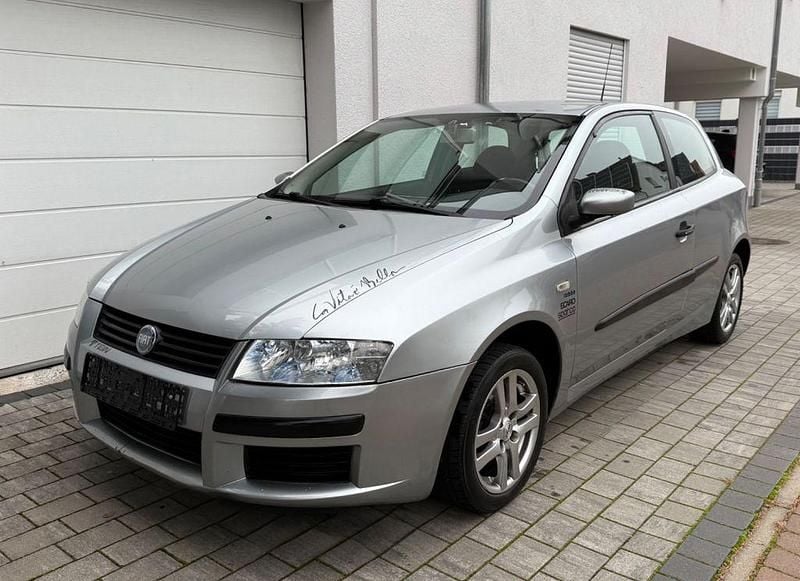 Gebraucht Fiat Stilo 95 PS (69 kW) 2004 Silber Limousine