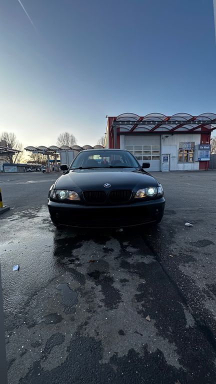 Schwarz Gebraucht 2004 BMW 318 Limousine | 2.399 € (Fairer Preis) - Bild 1/4