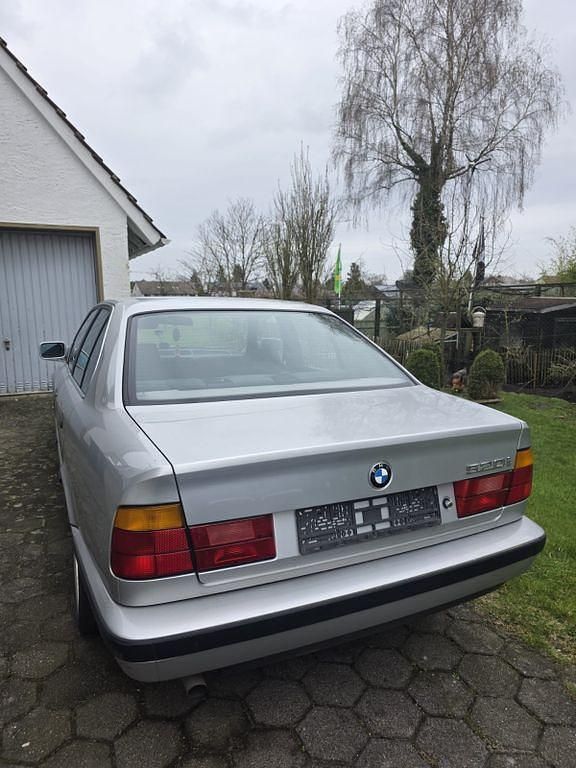 Używany BMW 520 129 KM (94 kW) 1990 Srebrny Sedan/Limuzyna