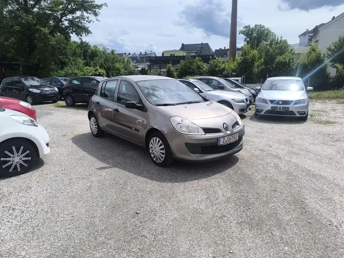 Gebraucht Renault Clio II Authentique 75 PS (55 kW) 2008 Stone Kleinwagen
