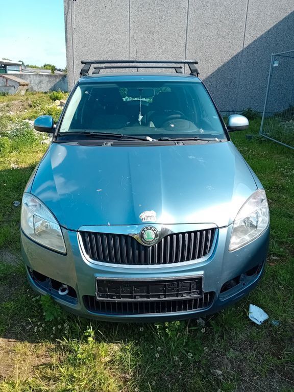 Blau Gebraucht 2009 Skoda Fabia Limousine | 999 € (Superpreis) - Bild 1/4