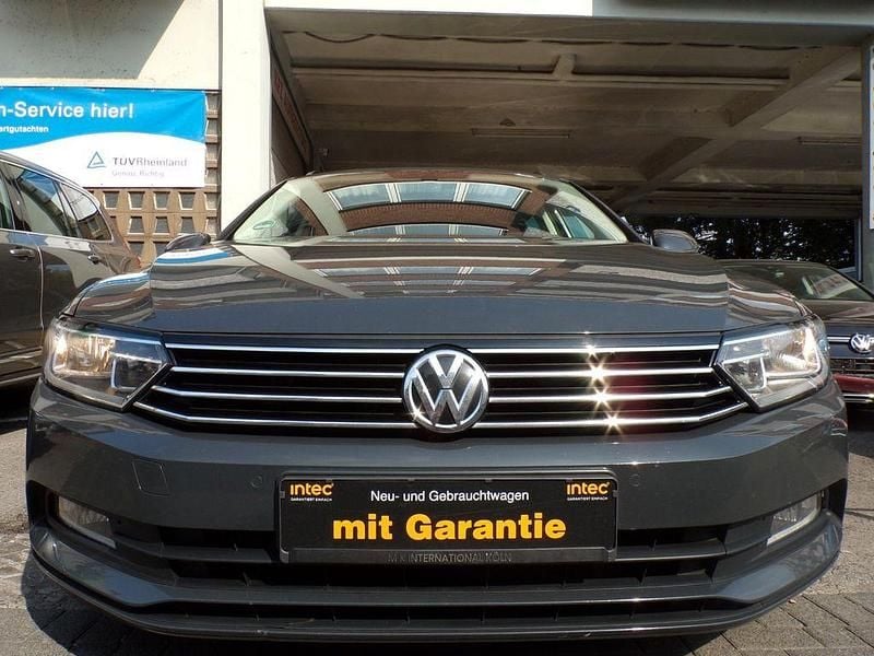 Grau Gebraucht 2019 VW Passat Trendline Kombi | 13.990 € (Superpreis) - Bild 1/4