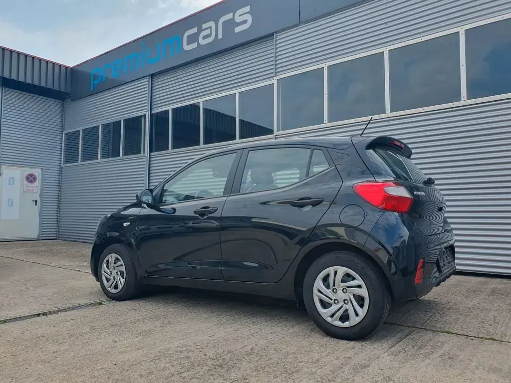 Gebraucht Hyundai i10 63 PS (46 kW) 2024 Schwarz Kleinwagen