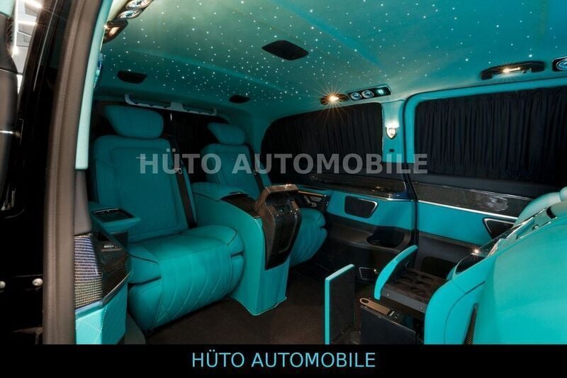 Schwarz Gebraucht 2024 Mercedes V300 Luxury Van / Kleinbus | 228.880 € - Bild 1/4