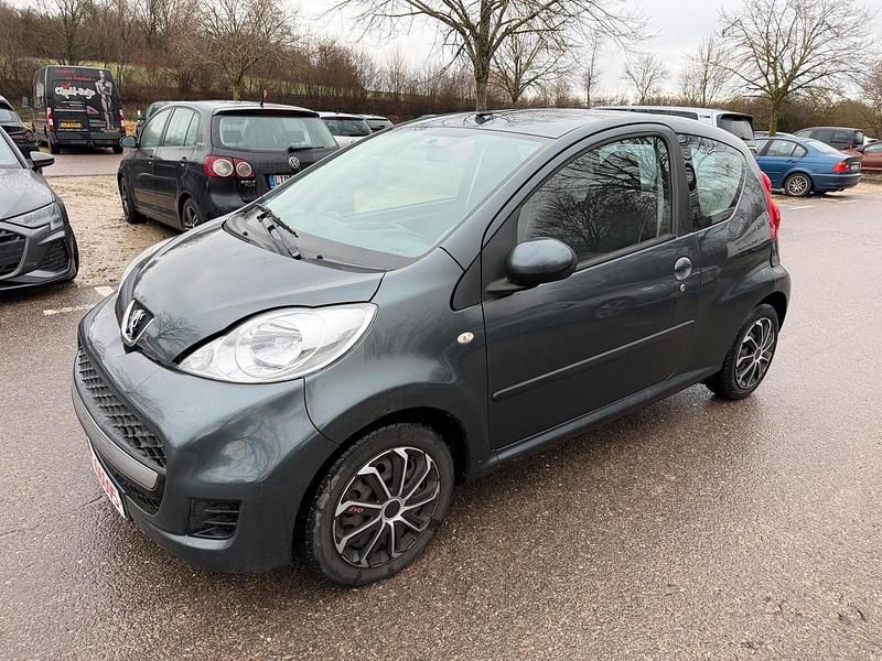 Gebraucht Peugeot 107 68 PS (50 kW) 2009 Grau Kleinwagen