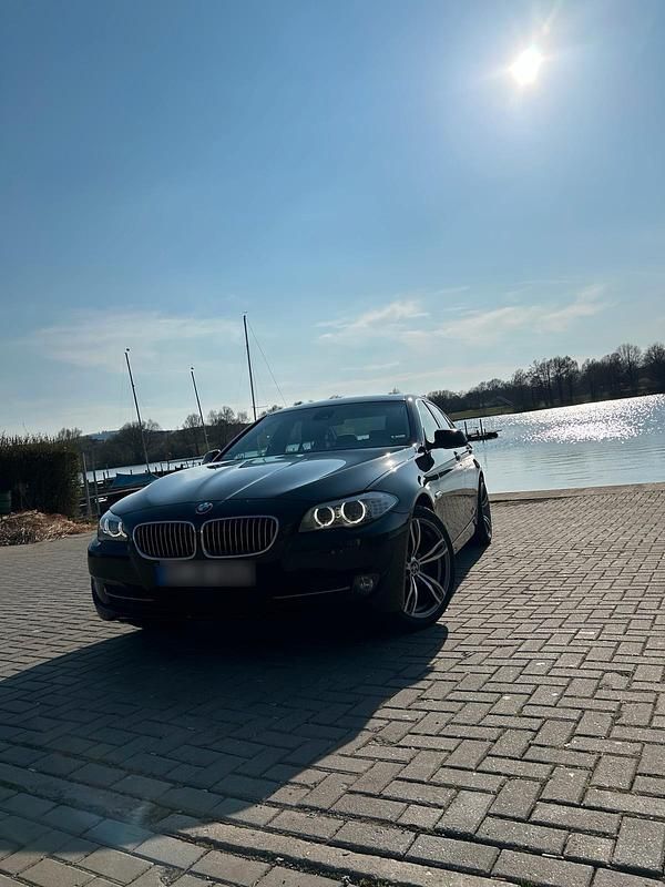 Gebraucht BMW 530 258 PS (189 kW) 2012 Schwarz Limousine